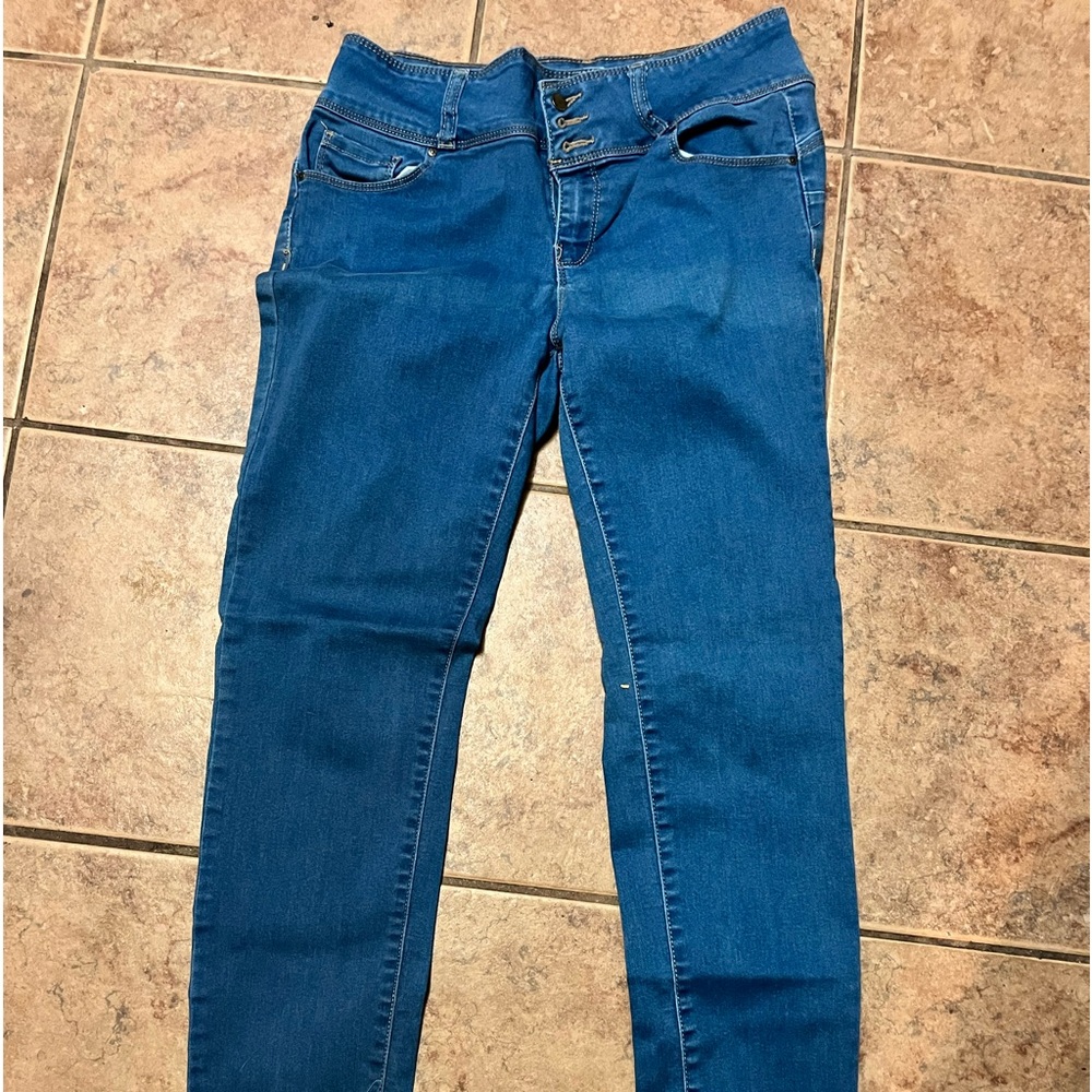 Skinny jeans with butt lift